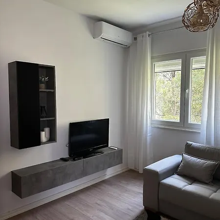 Spacious And Centrally Located Near The Stadium
