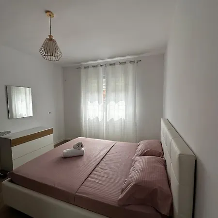 Spacious And Centrally Located Near The Stadium *