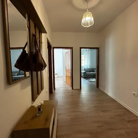 Spacious And Centrally Located Near The Stadium Apartment *