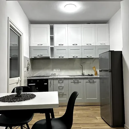 Spacious And Centrally Located Near The Stadium Apartment *