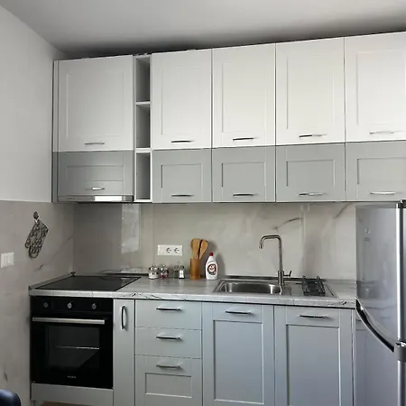 Apartment Spacious And Centrally Located Near The Stadium Tirana