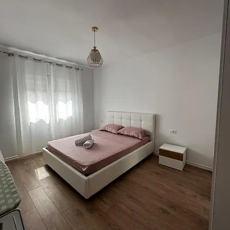 Spacious And Centrally Located Near The Stadium Apartment Tirana