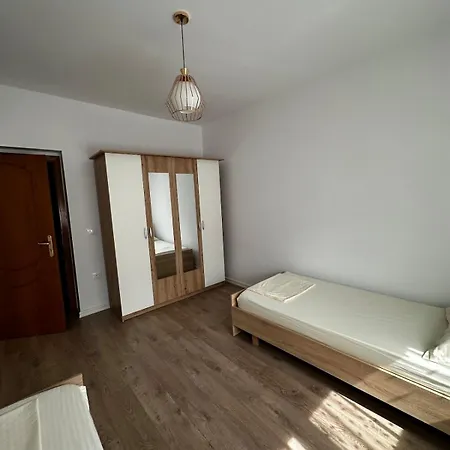 Spacious And Centrally Located Near The Stadium Apartment *