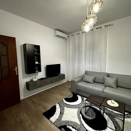 Spacious And Centrally Located Near The Stadium *
